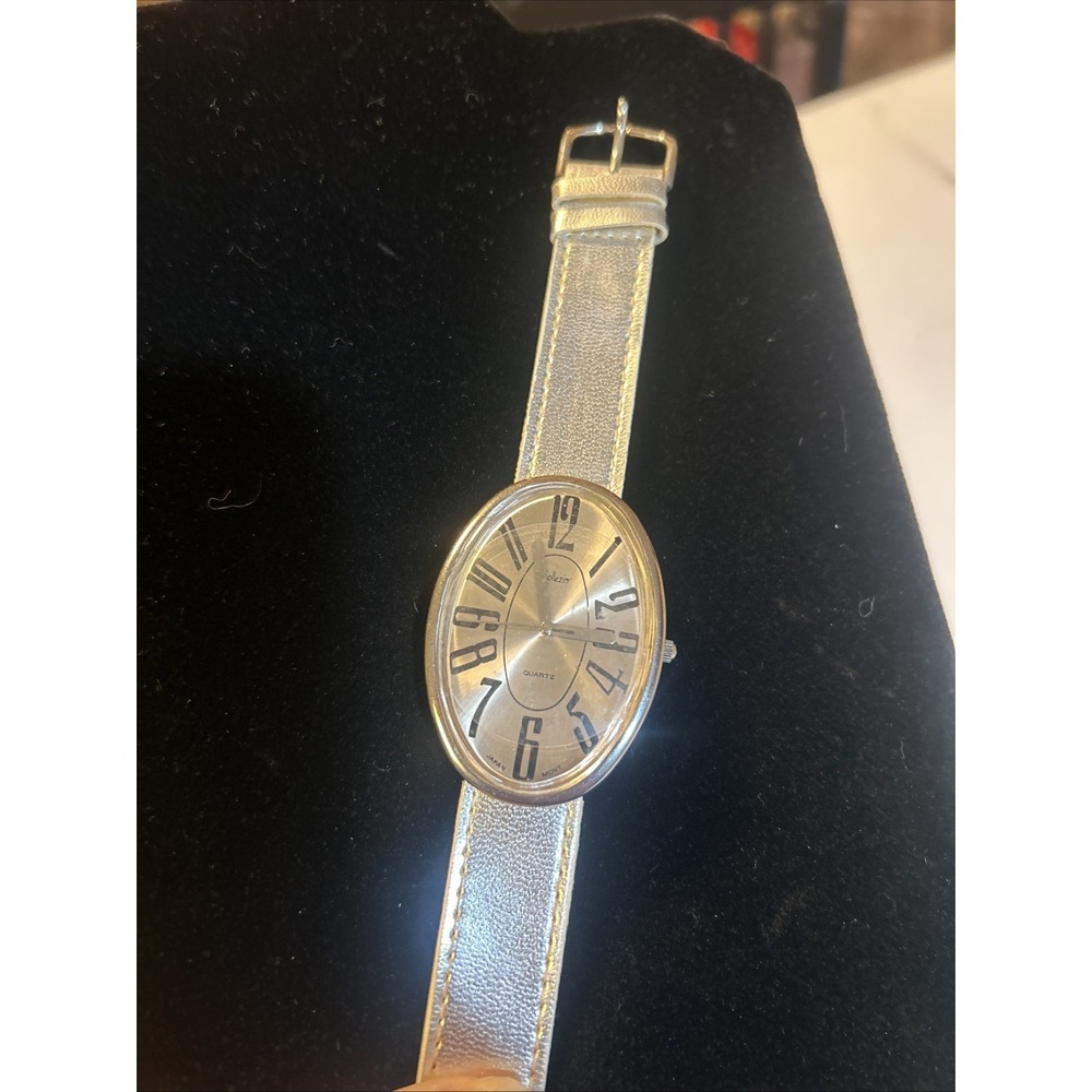 Vintage Women's Collezio Quartz‎ Watch Stainless Steel Back Works Needs Battery